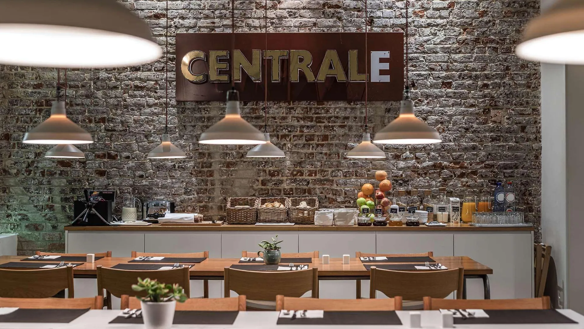בריסל 9Hotel Central